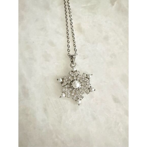 Cubic Zirconia and faux pearl dainty snowflake necklace - Picture 3 of 3